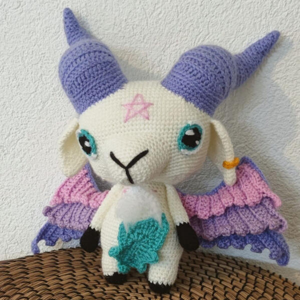 Winged Baphomet, große Baphomet Häkelfigur mit Flügeln