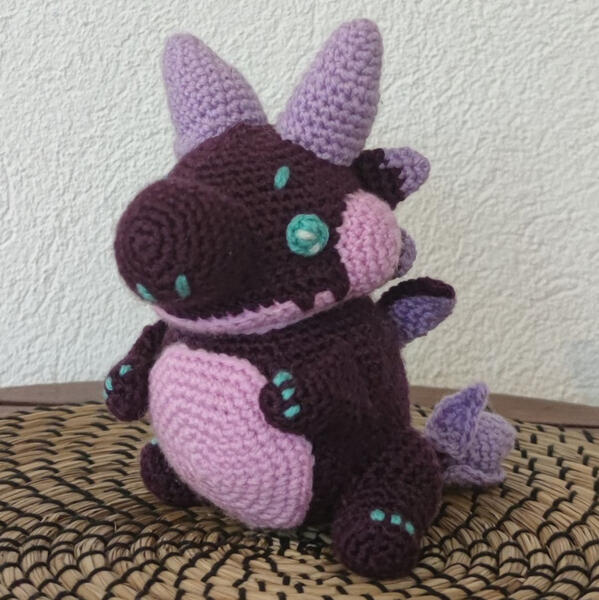 Chubby the Dragon, kleiner dicker Drache in drei Wunschfarben, statt in den Farben einer Drachenfrucht